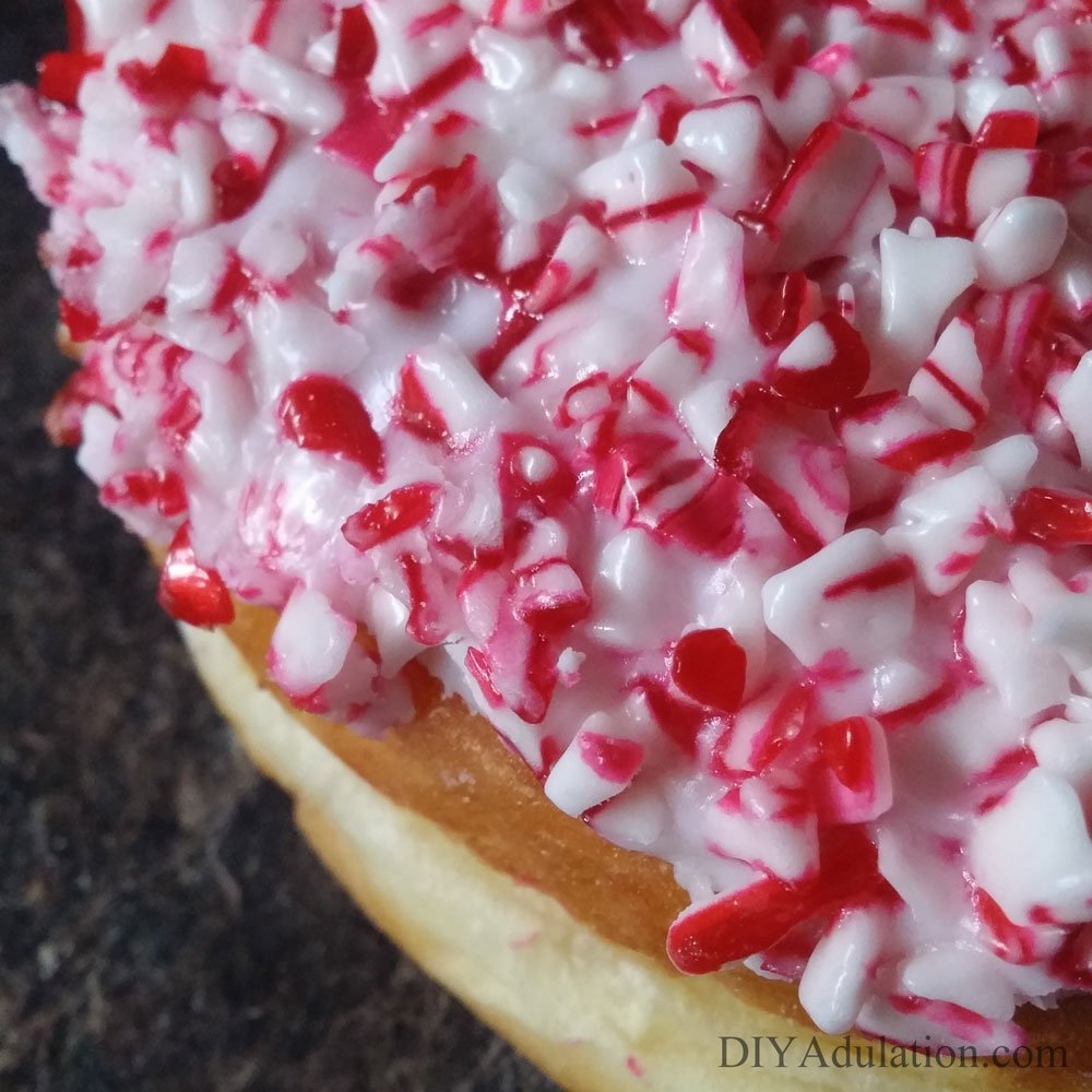 DIYadulation's tweet image. What better way to celebrate the coming snow next week than with a peppermint crunch donut from @DunkinCincy #ddcincy #peppermintcrunch