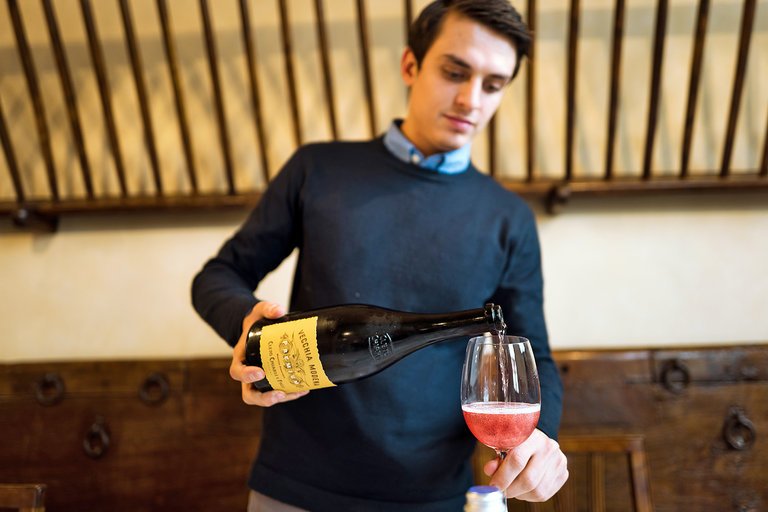 Jarviscomm's tweet photo. Rediscovering the Festive Fizz of #Lambrusco! @ChiarliModena @nytimes #CletoChiarli @DallaTerraUSA https://t.co/P0h0kbEwRc https://t.co/b8jM7Dszzx
