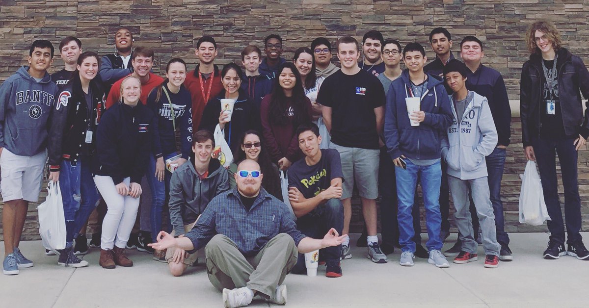 spartanrobotinc's tweet photo. On our way with a pit stop at Bucee's 🤘🏻🤖♣️🔥 #betthefarm2016 #Spartan #Robotics #PHS #AceOfSpades https://t.co/oduwx5LffM