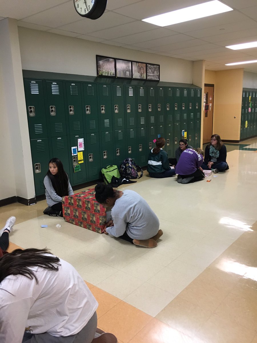 CLSRatliff's tweet photo. So proud of our NHS students! So many gifts for two adopted CL families. #D155Inspire #GatorsGivingBack #TearyEyedNHSSponsor @CLSNHS https://t.co/SoT8wk7pLI