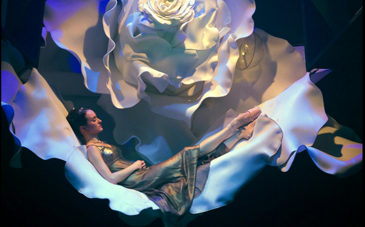 A trail of art, light and magic!  check out the #christmasinleeds installations map here buff.ly/2gfr4ur