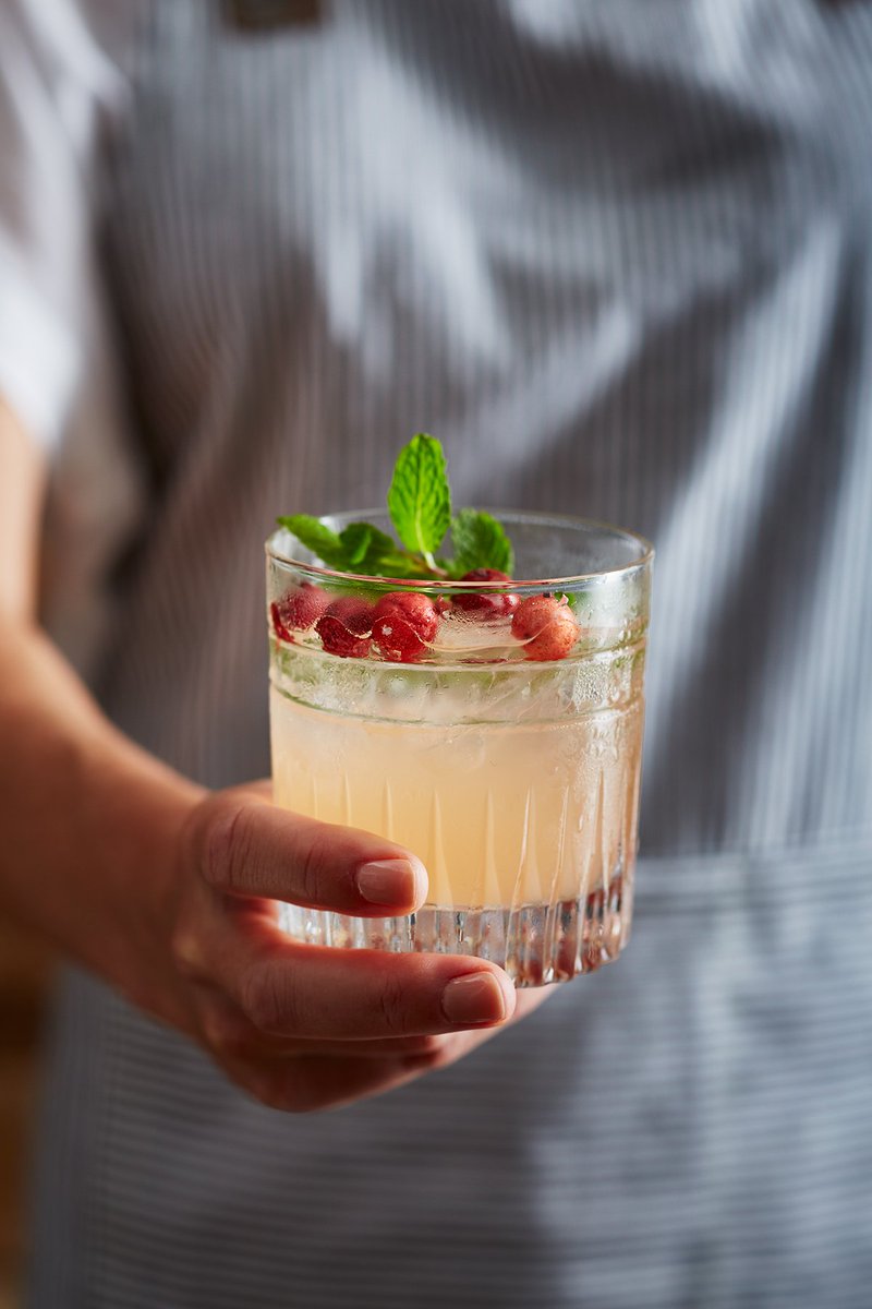 Cocktail time, simplified. #holidayparty #cocktailtime #holidayseason #christmas #christmasparty #booze #party #partyplanning #cocktails