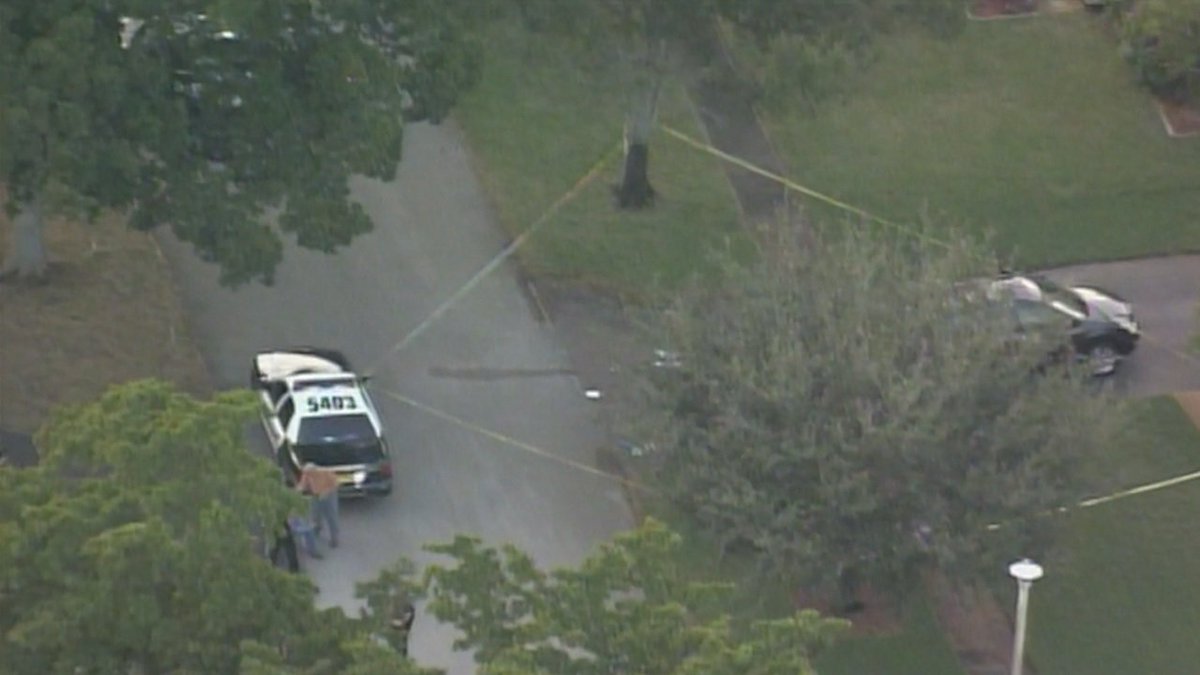 #BREAKING 93-year-old man taken to hospital after being struck by car in Cooper City bit.ly/2h7qHAS https://t.co/bsKRLe4SN4