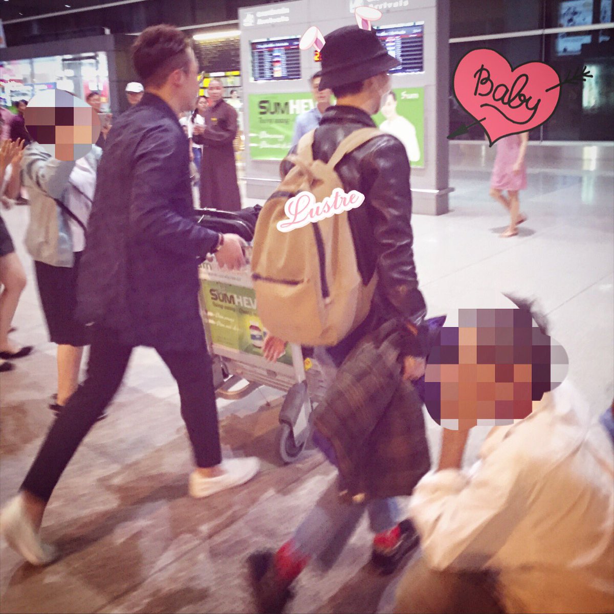 LustreWon's tweet image. Cảm giác được thở chung bầu không khí với anh yêu thật thích. 
오빠 볼 수 있어서 행복했어요 #YesungInVietNam #closetoyou #protectu #misshim @shfly3424