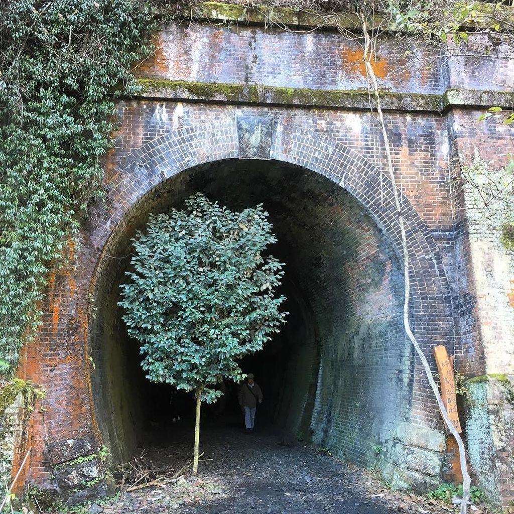 レンガ積みトンネル