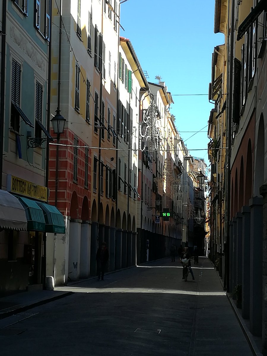 kappeshark's tweet photo. #Chiavari #Caruggio https://t.co/SeiG7eJw8i