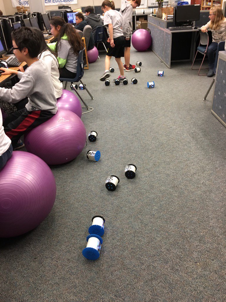 ValleyViewRobos's tweet image. When Ss learn to program multiple @linkbots to dance different steps, we must watch our steps. @ValleyViewJags