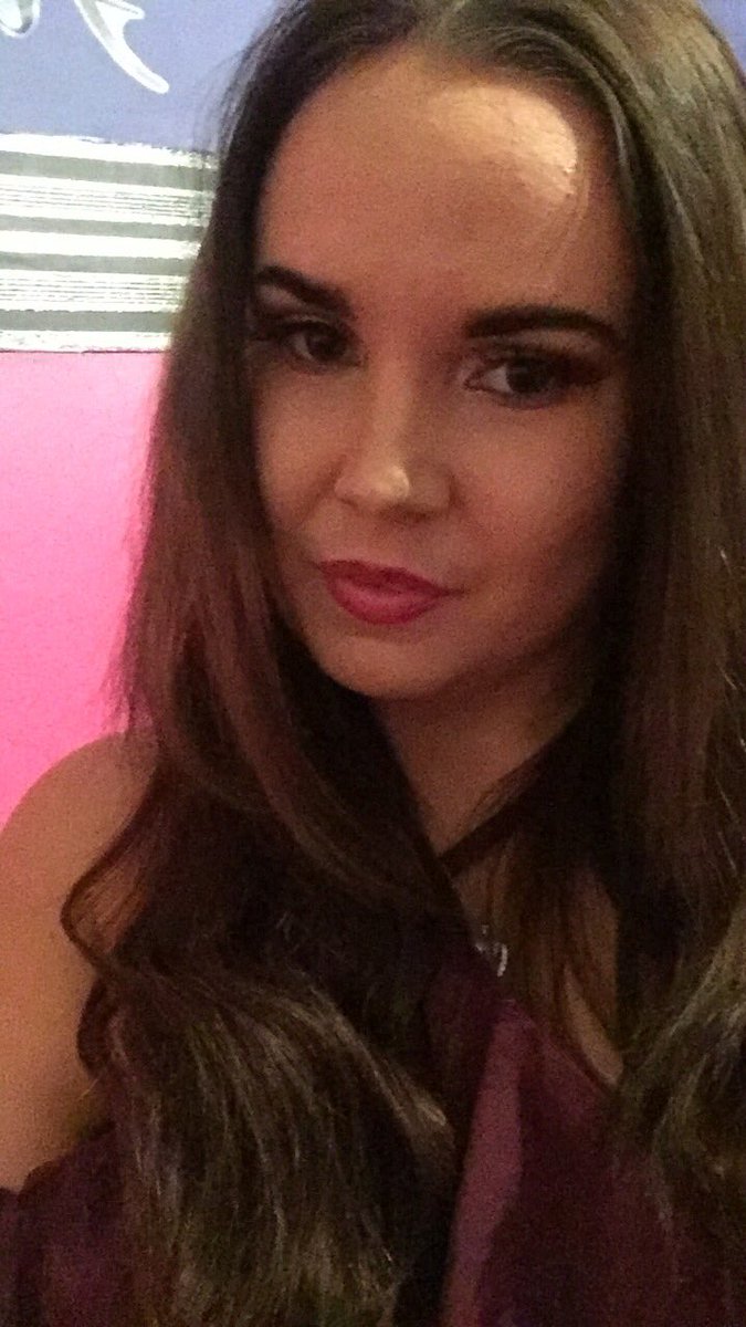 amyrosefairclou's tweet photo. #21st 🎉🍾💖 https://t.co/Fo0OlCwOd1