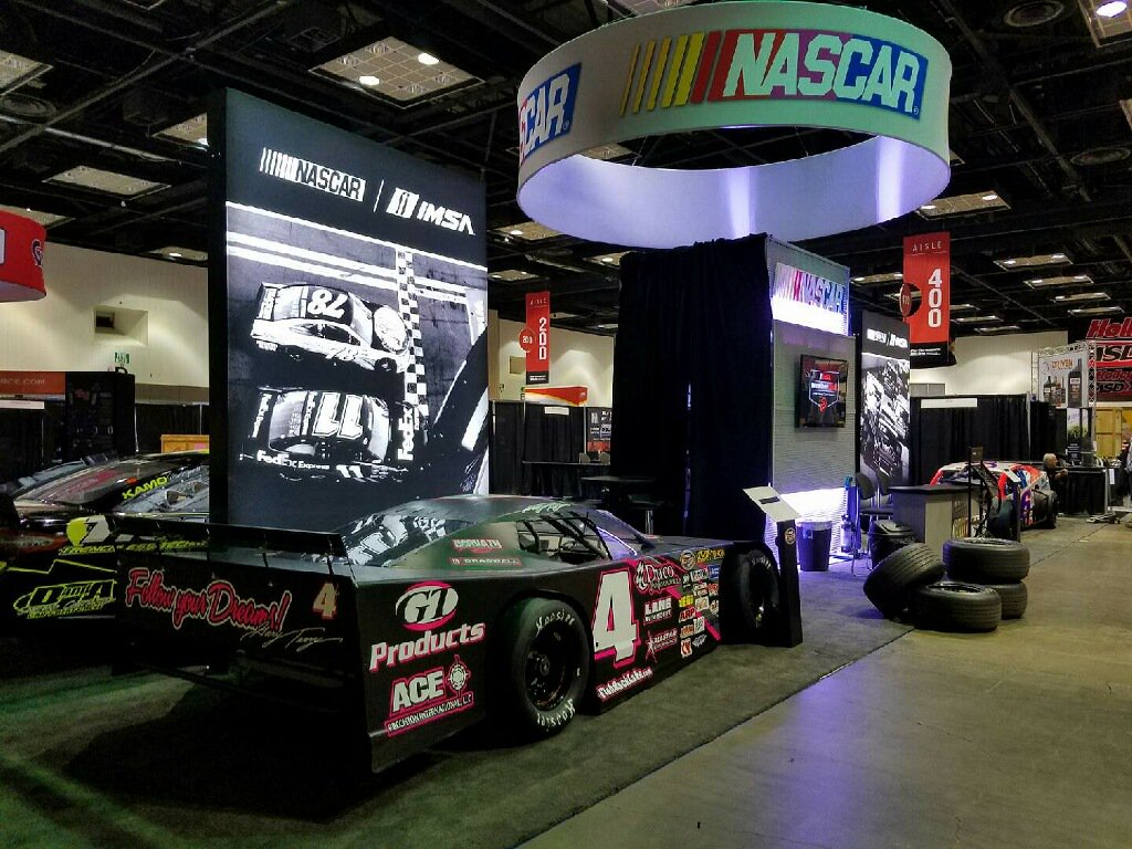 HorvathDesign's tweet photo. Pretty awesome way to end the year #SnowballDerby last week #PRI this week stop by the @NASCAR booth #401 and see @AdamTerry 2017 #HDDesign https://t.co/hQm7FI0sA5