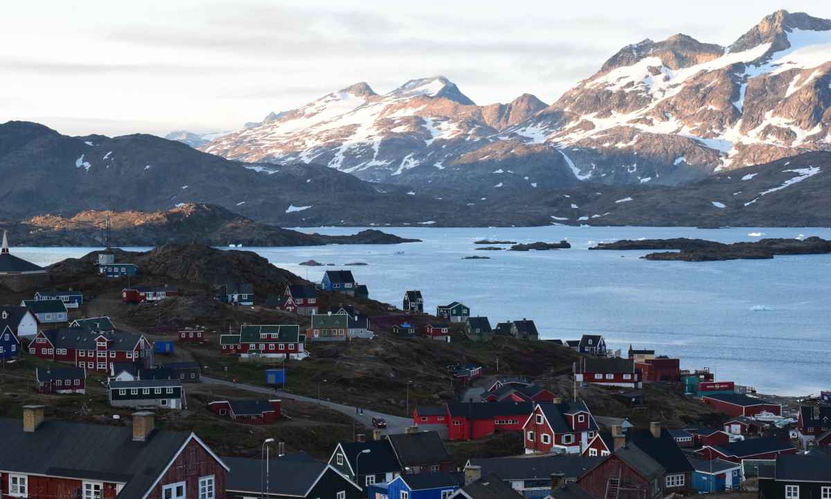 ExplorersGang's tweet photo. Small town off the coast of Greenland.  What a great view it would be if you lived here. #travel #travelphotography https://t.co/LxwWgB6khO