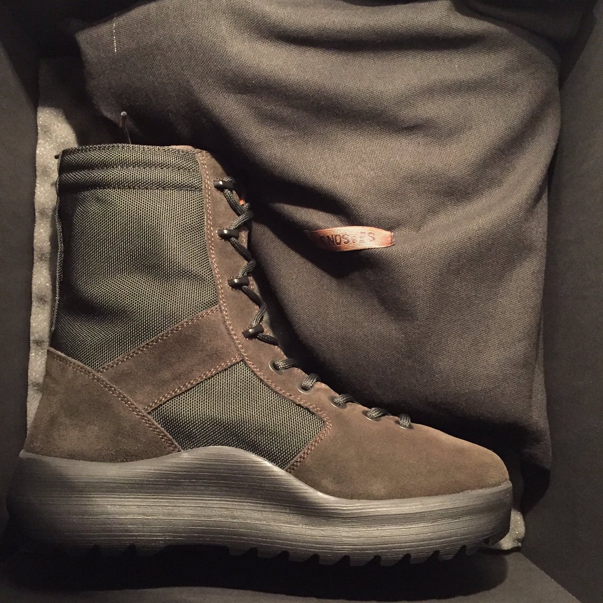 wsclrk's tweet photo. "That Benz-Marina del Rey coastin'." #yeezy #yeezyseason3 #militaryboot #onyxshade #style #mensstyle #shoes #kicks #boots #sneakers #whips💣 https://t.co/77onA0fXsz