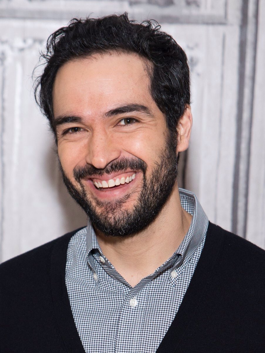 AHRWORLD's tweet photo. Fotos de poncho entrevista AOL Build series https://t.co/XVyRGbYt4U