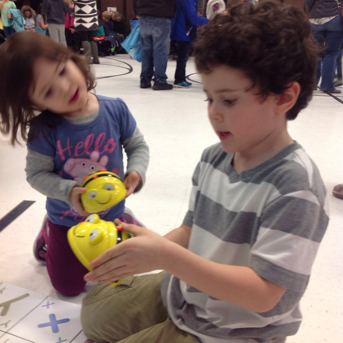 MTL_TechCurr's tweet image. Coding with Beebots-on loan from Springville School!