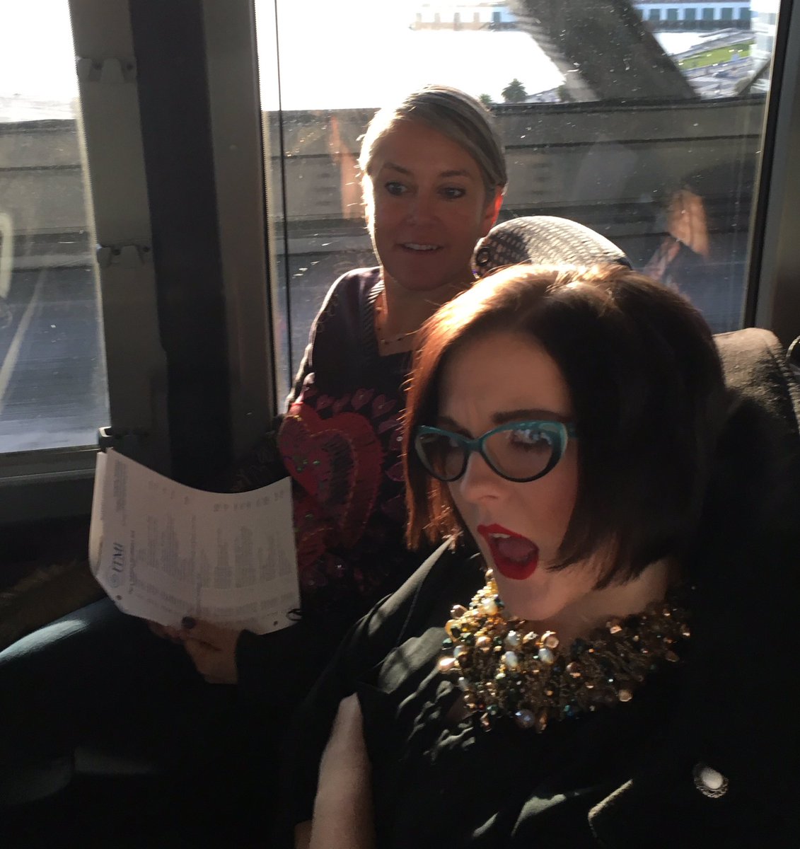 mimicda's tweet photo. Posin' on the bus #itmiclass311 #itmiday9 @ITMI @CremeBeret https://t.co/Q0Dvfr3bSo
