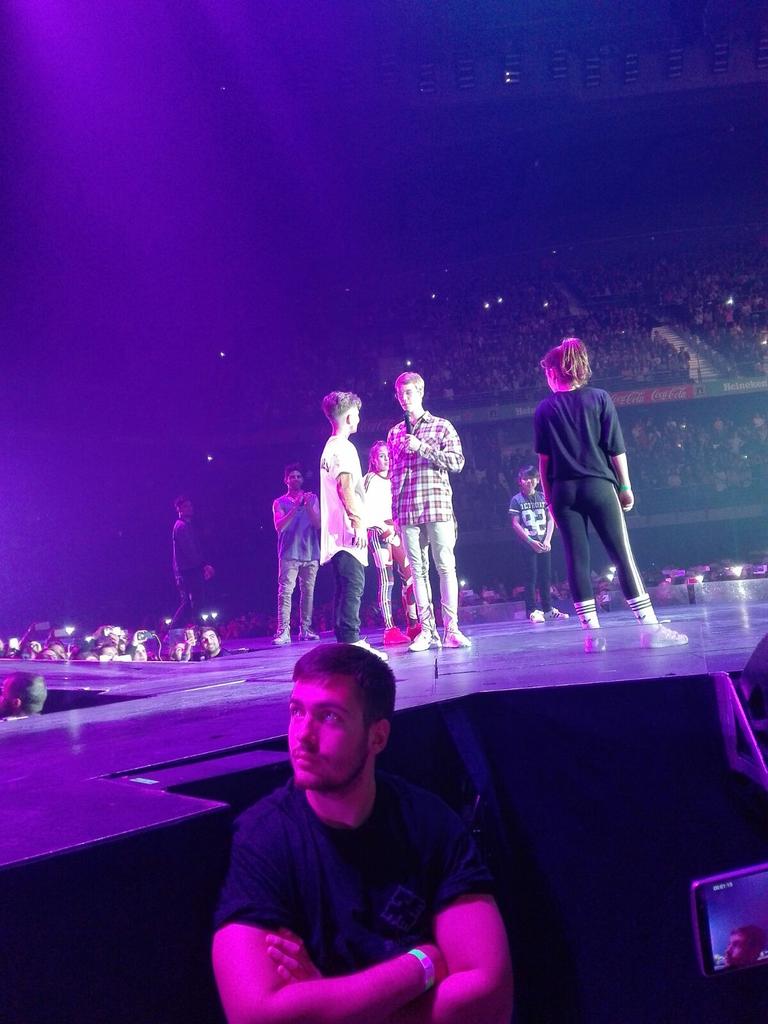 CozarPaula's tweet photo. enserio, aun no me creo q te haya tenido tan cerca @justinbieber https://t.co/vIDAoqjoLc