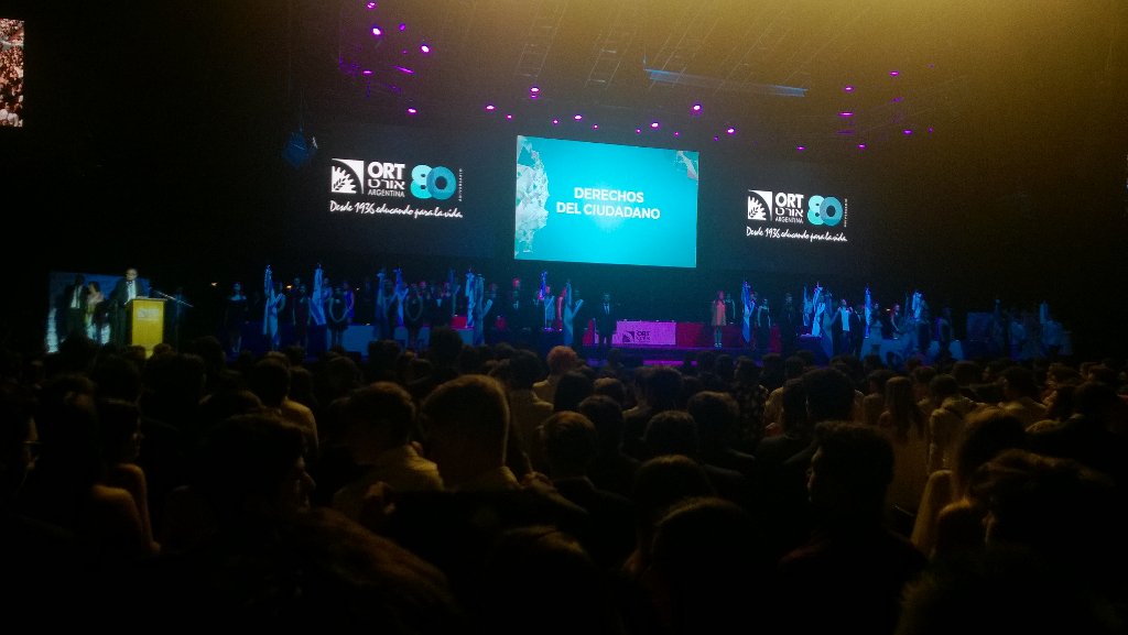ortmedios's tweet photo. Los egresados de @ORTArgentina leen el Compromiso Ético. #ORTEgresados2016 https://t.co/PSB0go4Tl8
