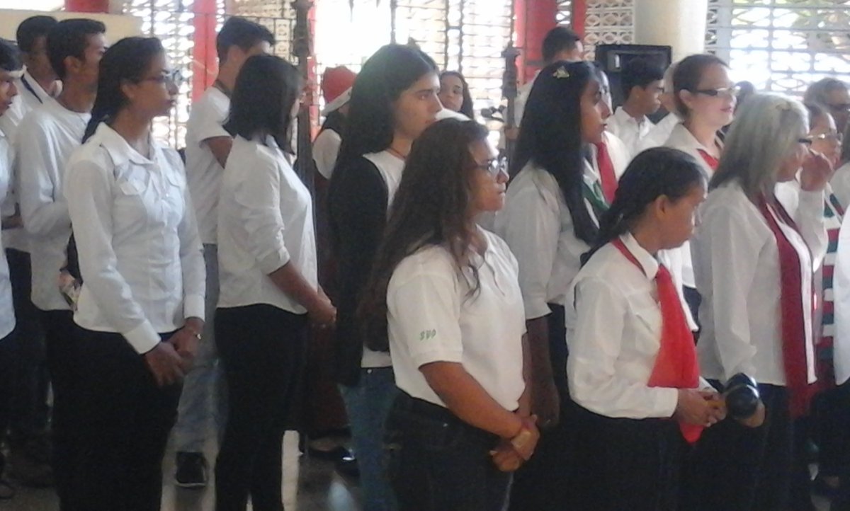 Madres, Padres y Representantes también Cantan y Tocan en nuestro núcleo en su  concierto navideño