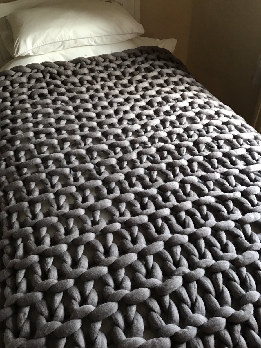 Love this #Gorgeous Pewter throw. Someone is going to have a #snuggly #Christmas 🤗 #giftidea #Present #extreme #knitting