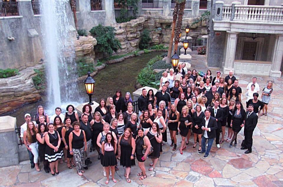 thrivewithFH's tweet photo. Team photo before cocktail party! #Dallas2016 #thrivefamily Join to be #healthier, #happy and #Financial freedom https://t.co/lVbO1NZDGF