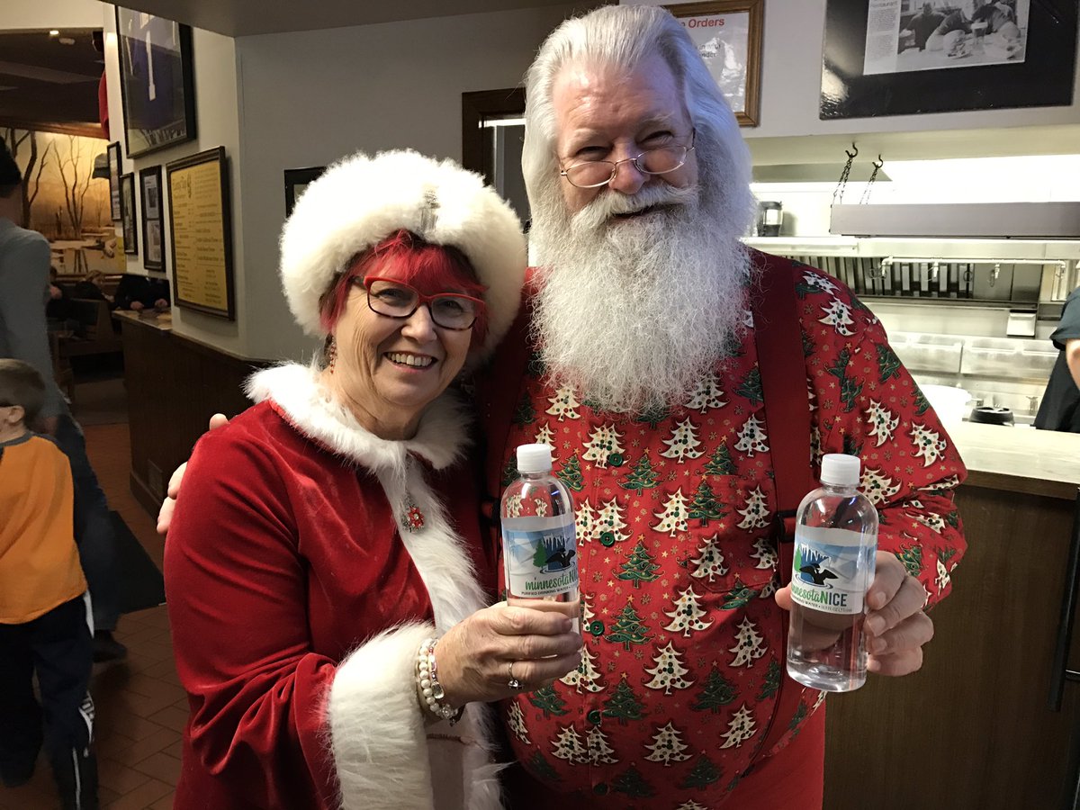 Look who we bumped into tonight while delivering some fresh &amp; pure MinnesotaNICE Water at <a href="/Lionstap/">Lions Tap</a> in #EdenPrairie 2night! #GotBurgers2go!