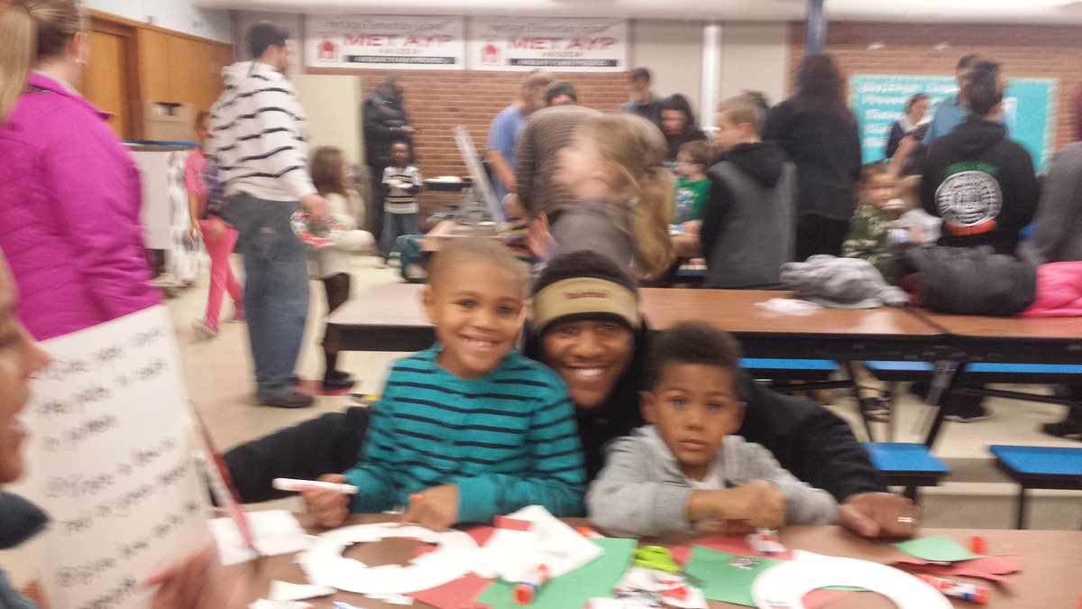 aconlin58's tweet photo. @ConlinPrincipal "Carols, crafts, and cookies" a perfect family holiday evening. Special shout out to Jen Furman - you rock! https://t.co/wWyJ7FA6py