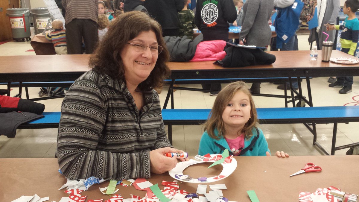 aconlin58's tweet photo. @ConlinPrincipal "Carols, crafts, and cookies" a perfect family holiday evening. Special shout out to Jen Furman - you rock! https://t.co/wWyJ7FA6py