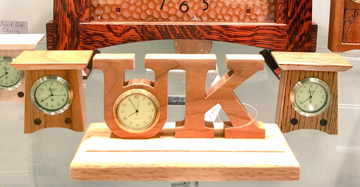 ArtiqueLexCtr's tweet photo. Go Cats! #BBN #WeAreUK @ShopsLexCenter @LocalFirstLex https://t.co/PCo6xZlfl1