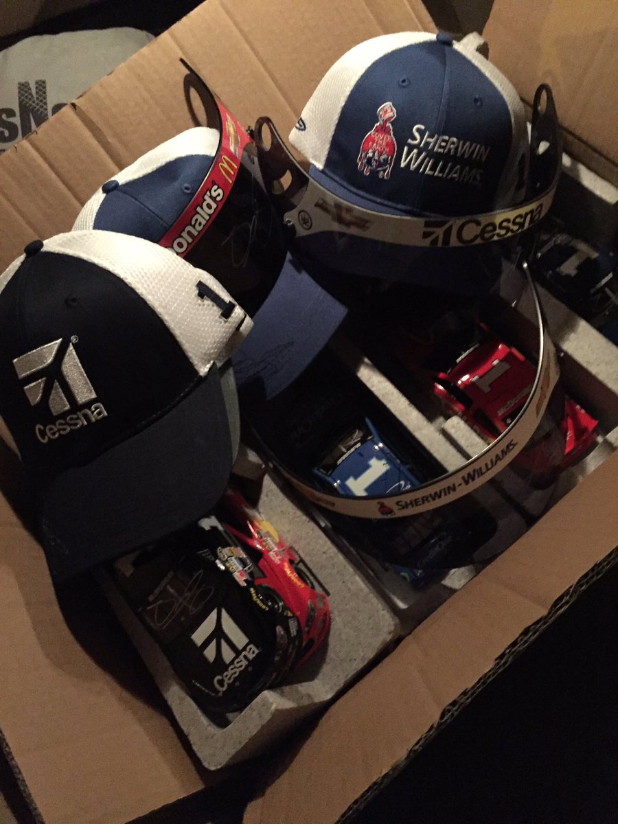 jamiemcmurray's tweet photo. All these items have been autographed and are ready for the Christmas giveaway starting tomorrow. Be ready to RT!!🎄 #McMurrayChristmas https://t.co/RoiT27cHAy