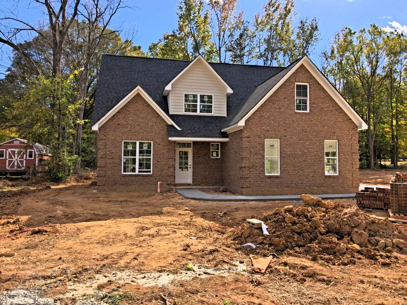 RealtyPoint's tweet photo. 304 Parallel in Harrisburg is a beautiful new home with trending design finishes and choices throughout! #customhome #cltbuilder #Harrisburg https://t.co/jhYU7cFJEE