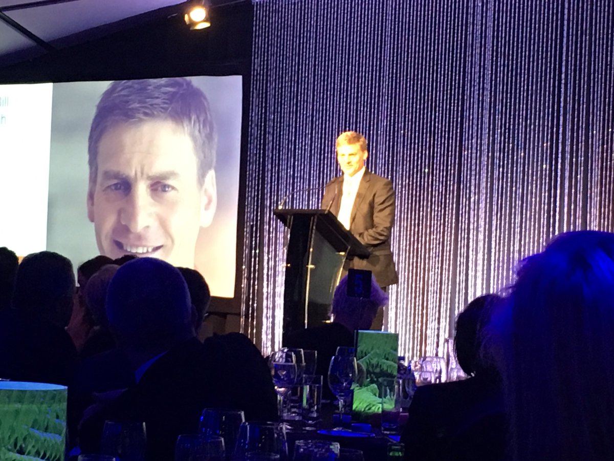 Great to have @honbillenglish here tonight with @NZGlobalWomen for the #BreakthroughLeaders celebration. Busy guy...