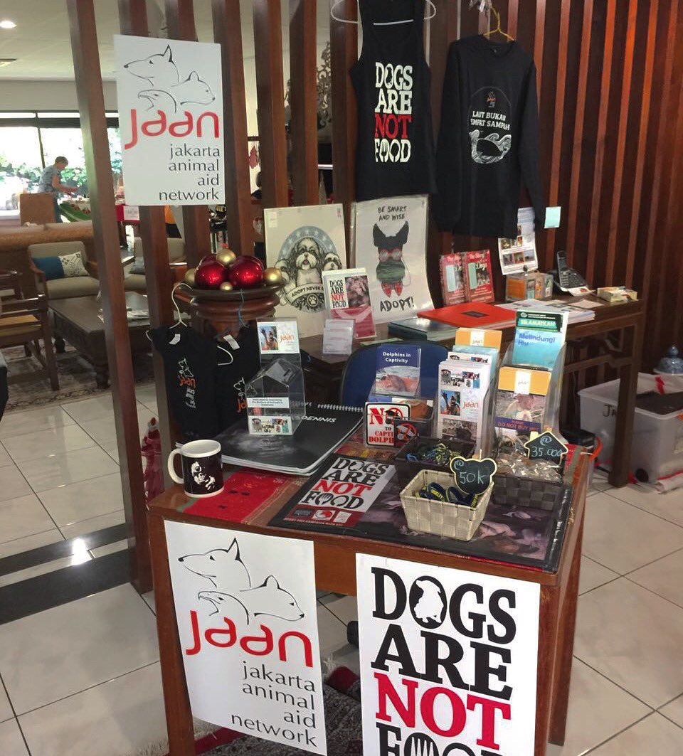 jaan_indonesia's tweet image. @jaanmerchandise booth at the Canadian Women's Club Bazaar today! 👍🏼 #jakartaanimalaidnetwork #jaanmerchandise #shopforacause