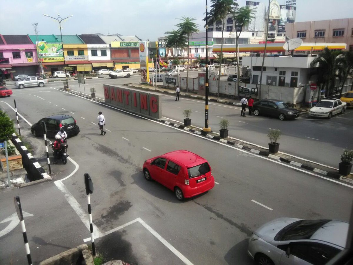 Twt Banting On Twitter Roadblock Sebelah Jalan Bank Rakyat Sebelah Shell Banting Mohon Rt Untuk Menyelamatkan Rakan Anda Go Https T Co Vzvfl6lhv8 Twitter