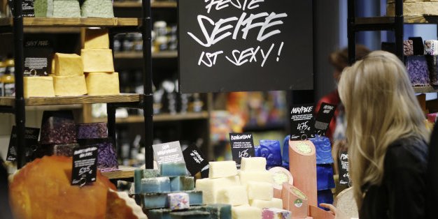 purpose__conf's tweet photo. Following #Purpose2016 the @HuffingtonPost looked at the powerful partnership of @LUSH_AusNZ + @GetUp https://t.co/ew5Wqbblww #bringthemhere https://t.co/RpuFzcqGQS