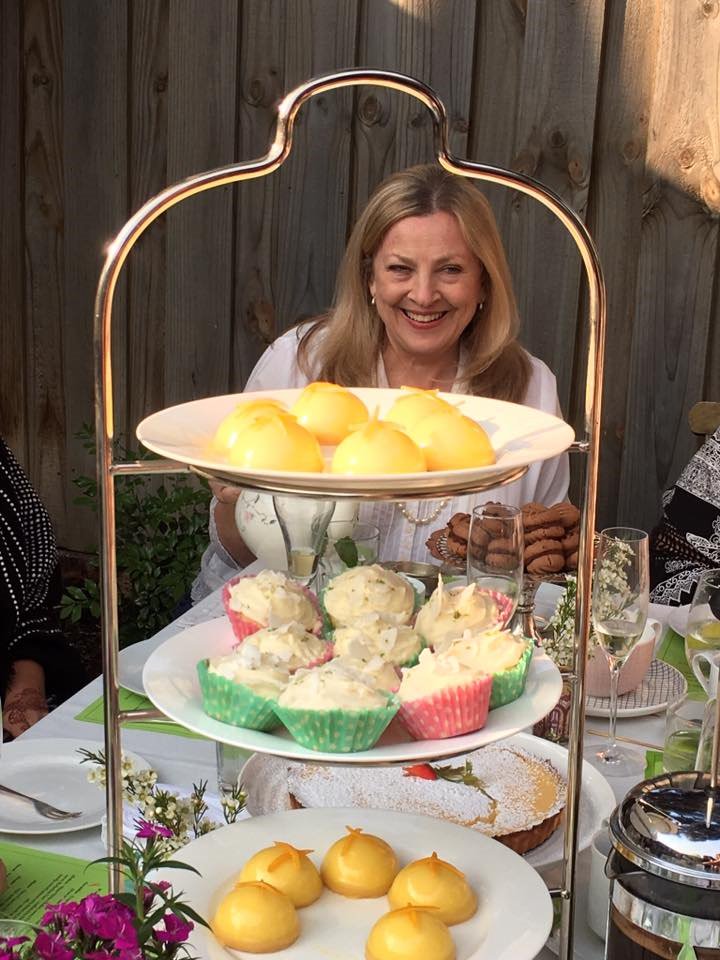 All this week we're profiling our team of fab booksellers! This is the extraordinary Geraldine instagram.com/p/BNnfVAyFOI9/…