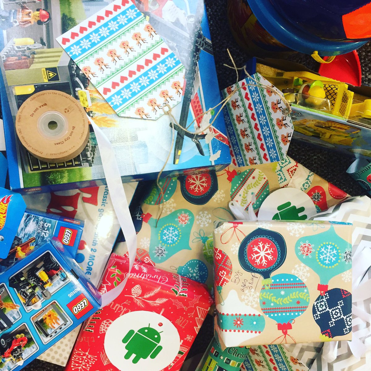 BNZ's tweet photo. Gift-wrapping ahead of gift drop off breakfast tomorrow morning for #BNZAndroidpayback Can't wait to hand them over to @SalvationArmyNZ https://t.co/qmpVJNWuwl