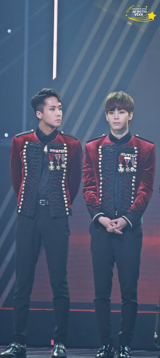 initiumN0630's tweet photo. 161116 #VIXX AAA 시상식 #홍빈 #라비 #이홍빈 #김원식 
가만히 서 있는데도 화보야...
@AceRavi @RedBeans93 https://t.co/1o11Mdh3xt