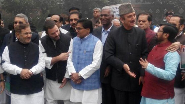 ramanmalik's tweet image. &apos;Farmers are dying, PM seems to be having fun: Rahul Gandhi on #notesban but tell him #IndiaDefeatsBlackMoney and also see who is having fun