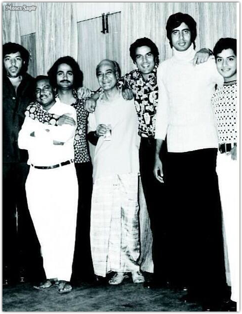 SrBachchan's tweet photo. T 2466 - Happy birthday Dharam ji .. bahut badhai aur pyaar ! https://t.co/gDQ2aPQ5ta