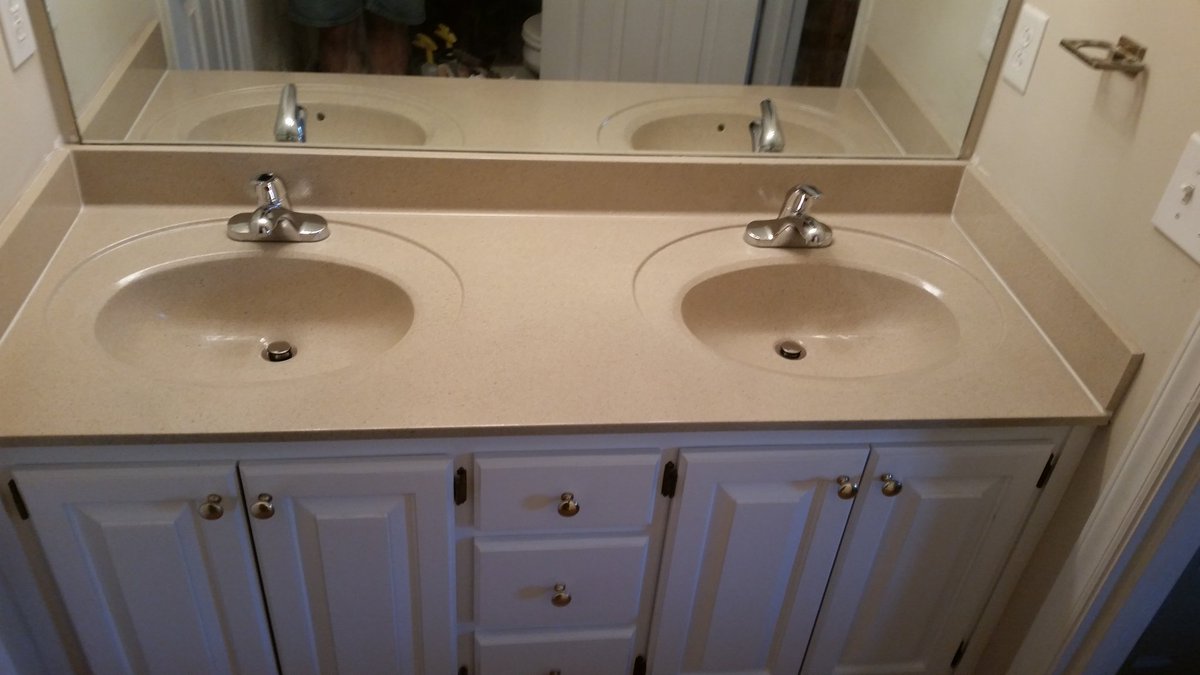 AbsolutRefinish's tweet image. Same top. Refinished in #Multispec Graphite color. No tear out. No landfill needed. Updated and looking new. #MurfreesboroTN