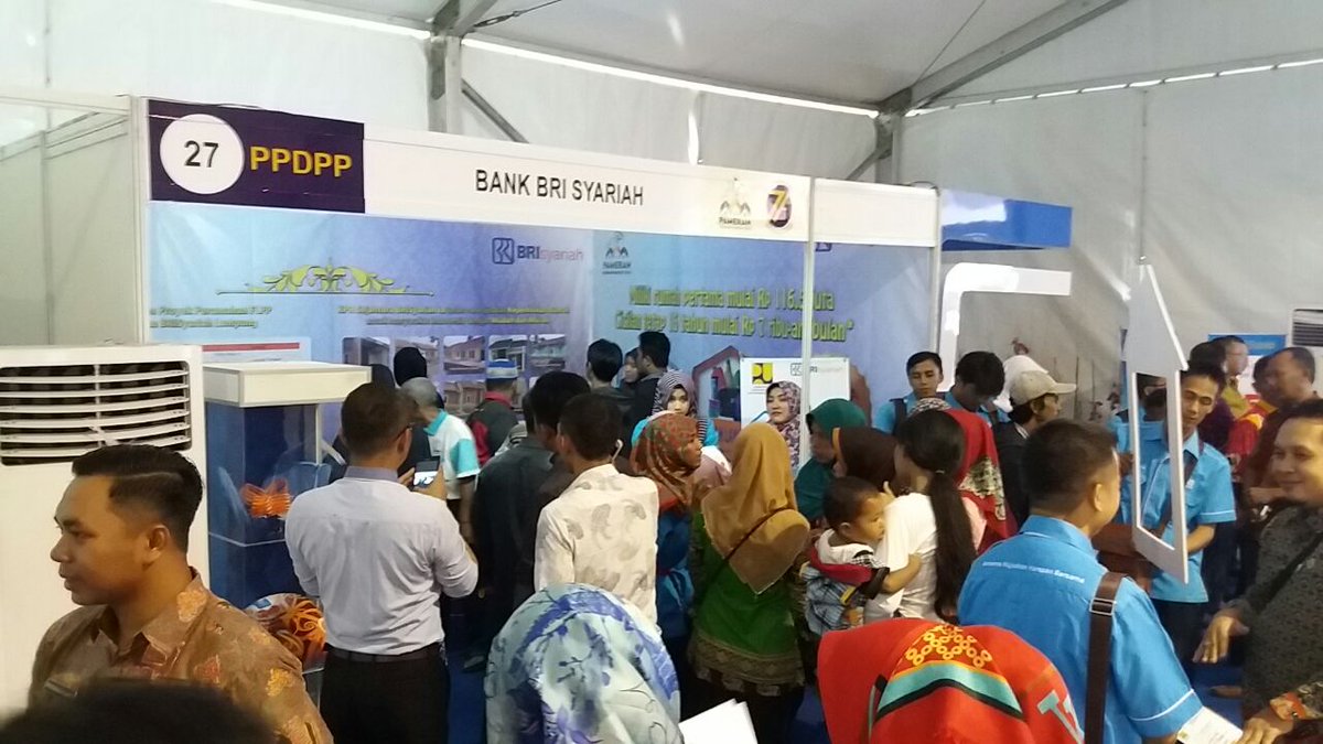imantandreo's tweet photo. @BRISyariah hadir dalam pameran rumah rakyat 2016 Lampung #flpp #infobris https://t.co/k97pSFDaFn