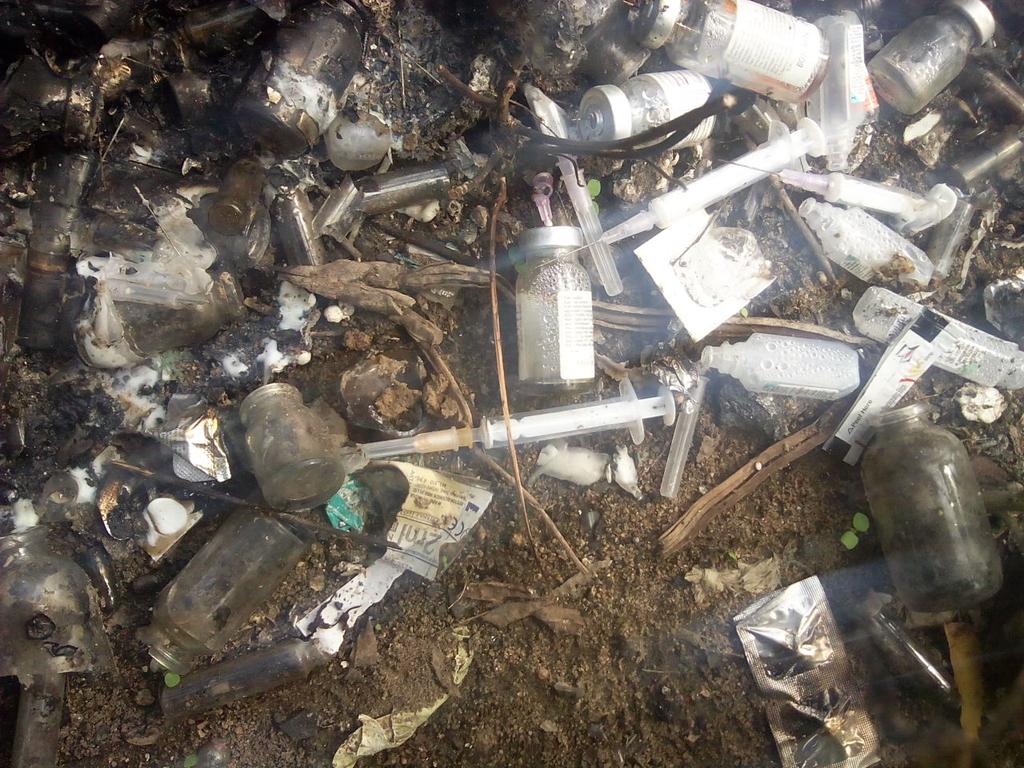 ranavijayakumar's tweet photo. @thekiranbedi mam look at photos tat r took today morning. #ThiruvandarKoil #Lake #Pollution #NeedEmergencyAction @skannanpondy https://t.co/eB4zgF7LRy