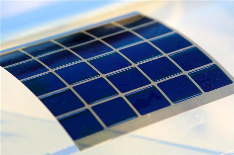 AsiaAusPhysics's tweet photo. And @UQ_News @PaleBlueSam presented on organic solar cells. Turns out a little chaos helps sort the positive from the negative. #BrisPhys16 https://t.co/5vu0xMreYg