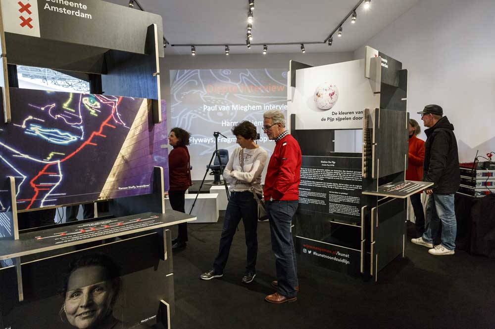 In opdracht van @olievlek mooie kunstwerken geproduceerd voor de kunstbeurs PAN. #printenophout Meer info: at5.nl/artikelen/1628…