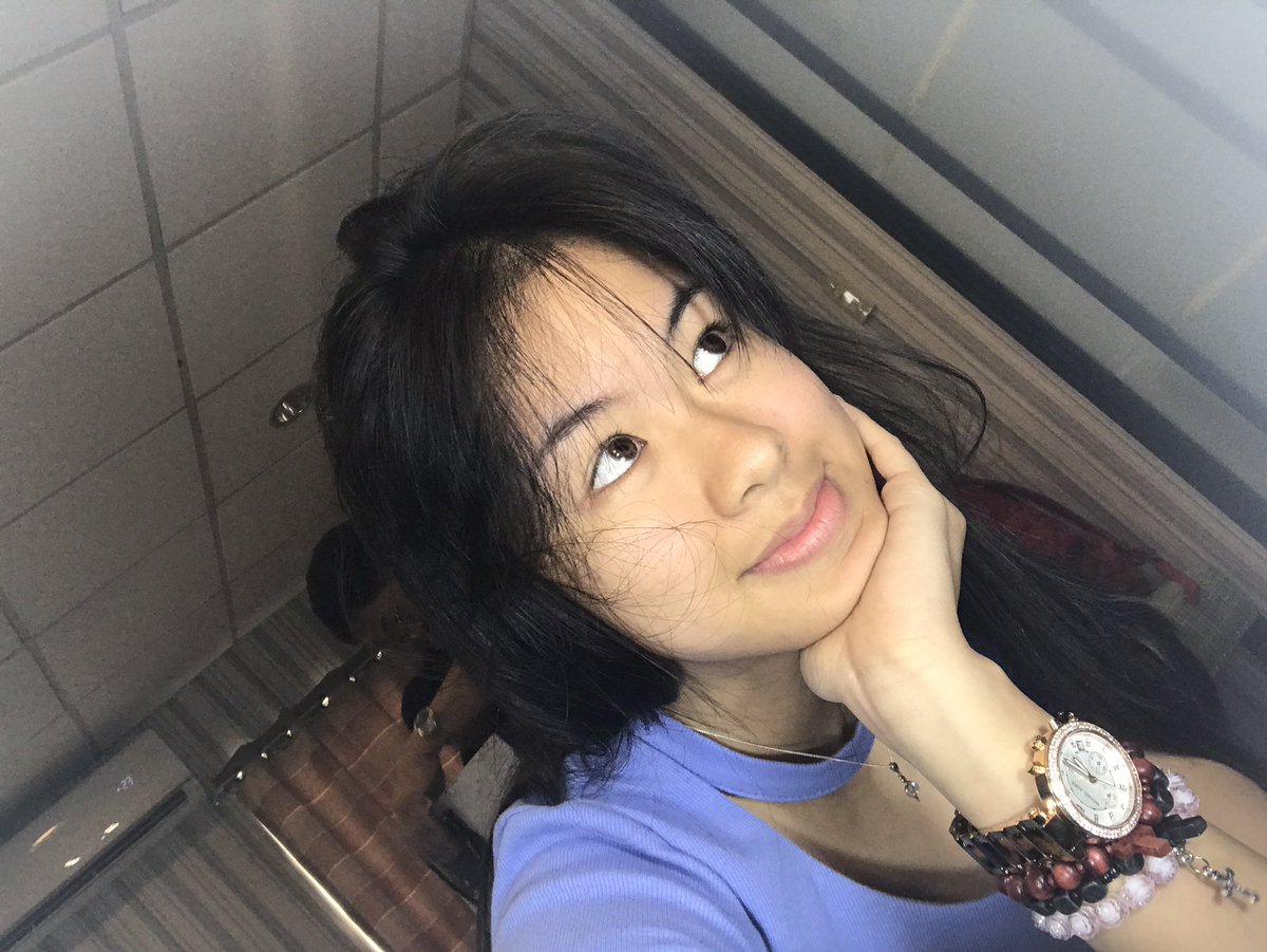 KissesDelavin's tweet photo. Sige na nga. Here's a bagong ligo selfie 😜 how r u guys? https://t.co/GGzVzylgmL