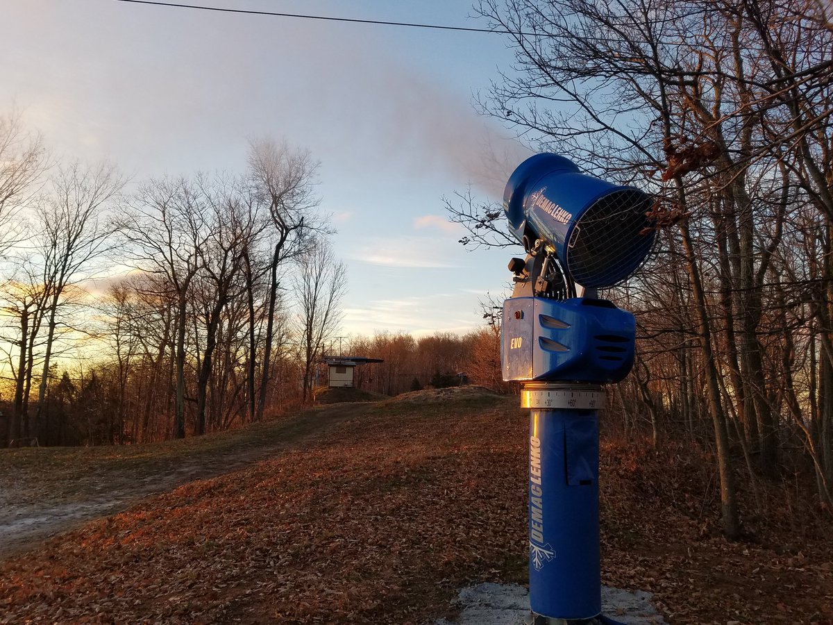 SNOWMAKER860's tweet photo. Testing. Ready to fire up tomorrow evening. #snowmaking #snowmaker #skiresort https://t.co/FfG4qmpEXl