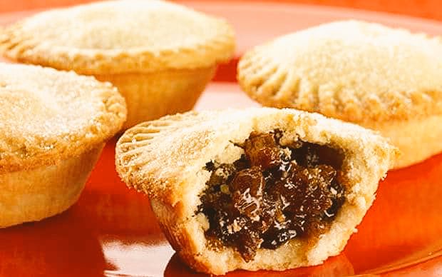 clontarf's tweet image. Struggling not to tuck in!! If I start I won&apos;t stop and it still 17 days to Christmas 😱#whentostart #1stworldproblems #gulitypleasure