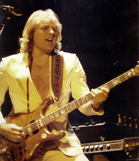 YESofficial tweet media