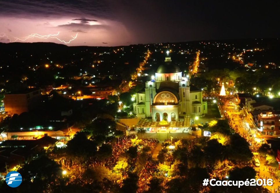 Maravillosa postal de la Basílica de Caacupé durante la jornada de ayer en la Villa Serrana #Caacupé2016 #Telefuturo