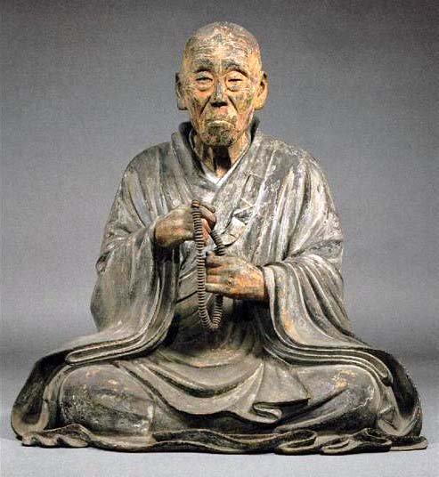 【奈良・東大寺俊乗堂/俊乗上人坐像(鎌倉)】運慶作とする説がある像。像高80cm、檜寄木造、顔と手は肌色に衣は灰色に着色される。面貌からは非常に強いインパクトを受ける。重源その人が存在するかのような迫真の彫刻である。