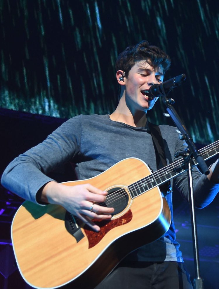 ShawnMendesSP's tweet image. Foto de Shawn en el #Q102JingleBall de Philly.